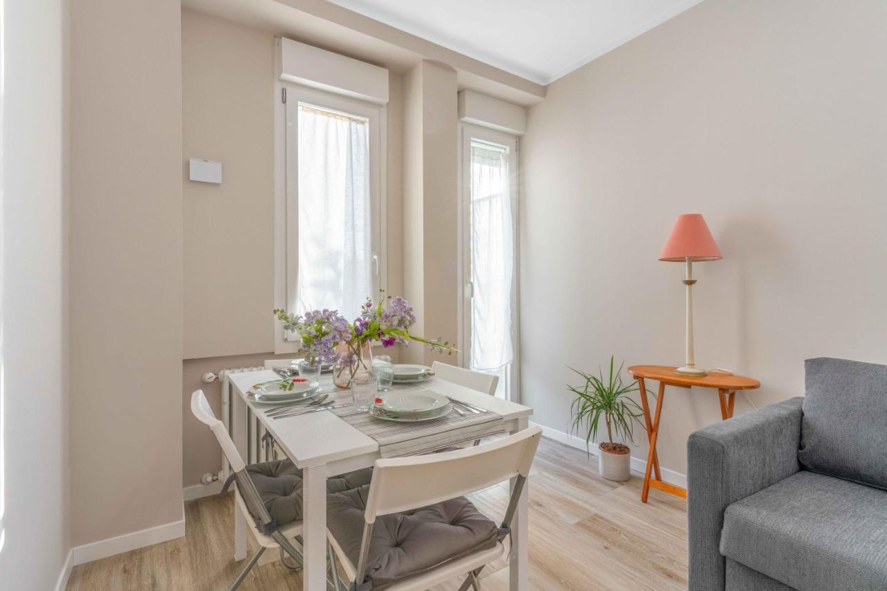 Bo13 -Crescenzago- Bright - Wifi - Elegant Apartment Milan Bagian luar foto