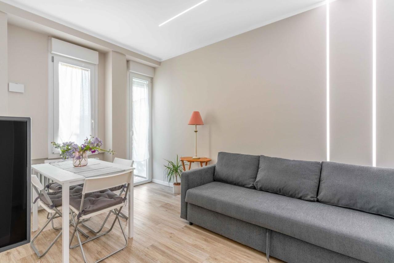 Bo13 -Crescenzago- Bright - Wifi - Elegant Apartment Milan Bagian luar foto